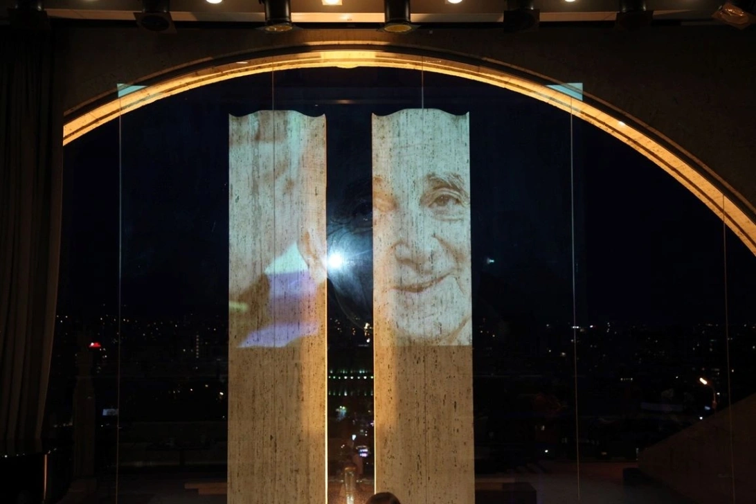 ՀԱՆԴԻՊՈՒՄ ԱՐՎԵՍՏԻ ՀԵՏ. Շառլ Ազնավուր