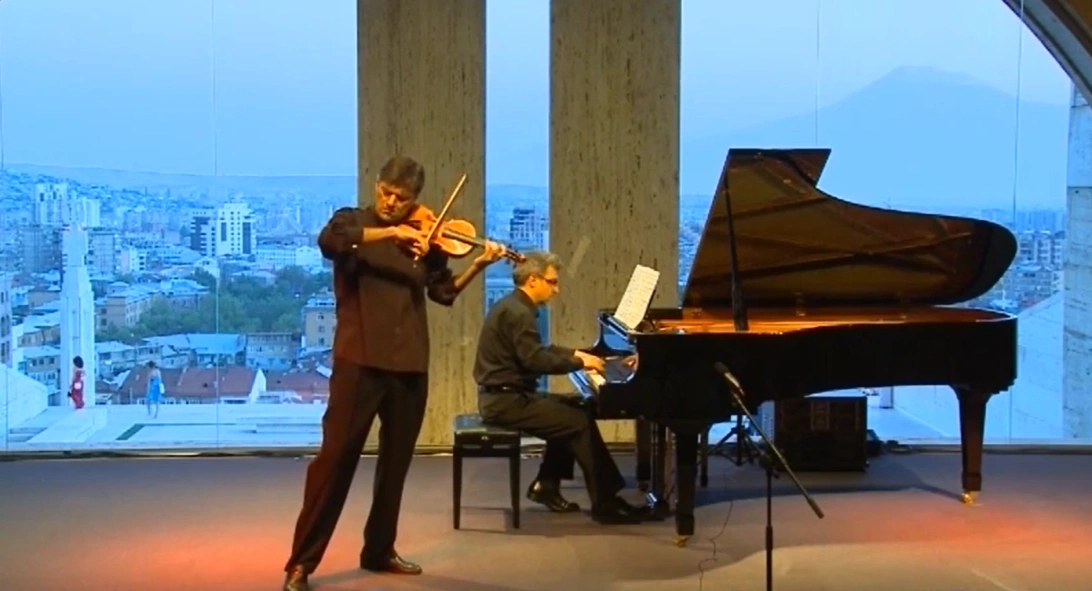 Haik Davtian, violin, Artur Aharonian, piano