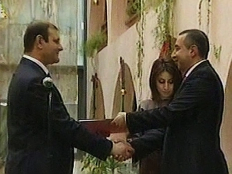 Yerevan Mayor Honors the Cafesjian Center for the Arts with a Certificate of Gratitude