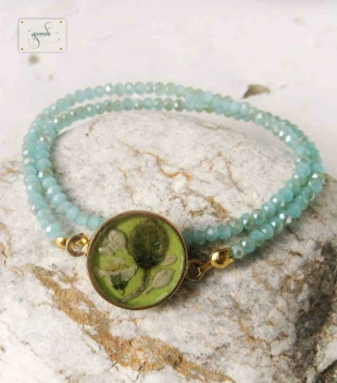 Bracelet with flowers