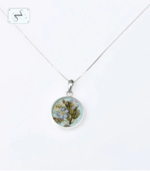 Necklace with flowers