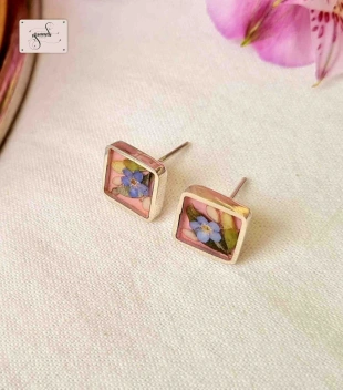 Earring with flowers