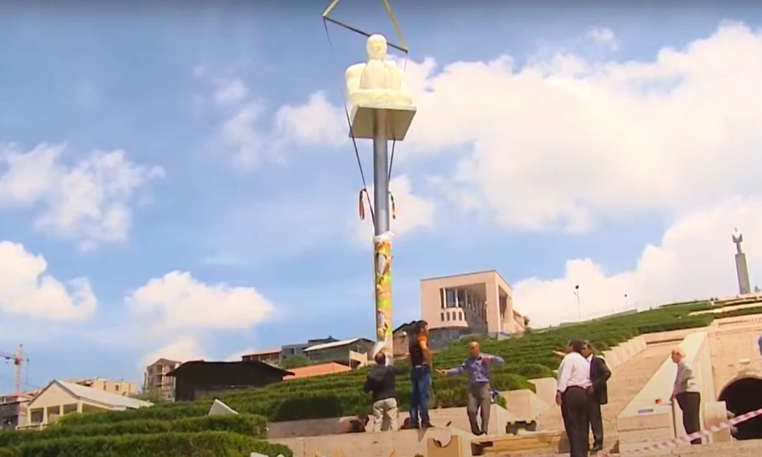 Installation of Jaume Plensa's Sculptures at CCA
