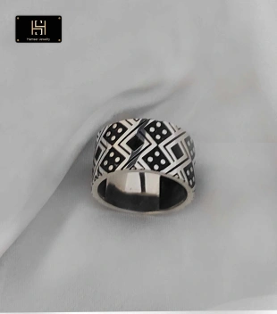 Patterned ring