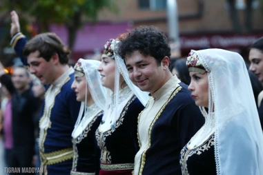 Ավանդական ժողովրդական պարեր «Կարին» անսամբլի հետ